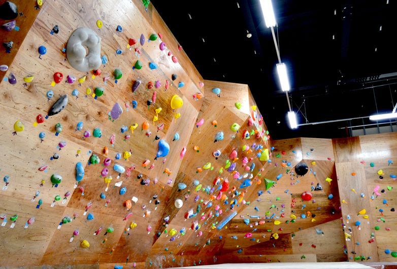 Climbing Gym Maru Climbersはクライミング ボルダリングをテーマにした総合webサイト