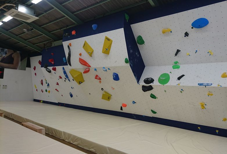 フリーズケイブボルダリングジム舞鶴店 Climbersはクライミング ボルダリングをテーマにした総合webサイト