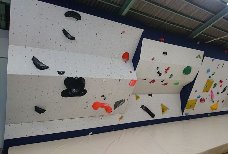 フリーズケイブボルダリングジム舞鶴店 Climbersはクライミング ボルダリングをテーマにした総合webサイト