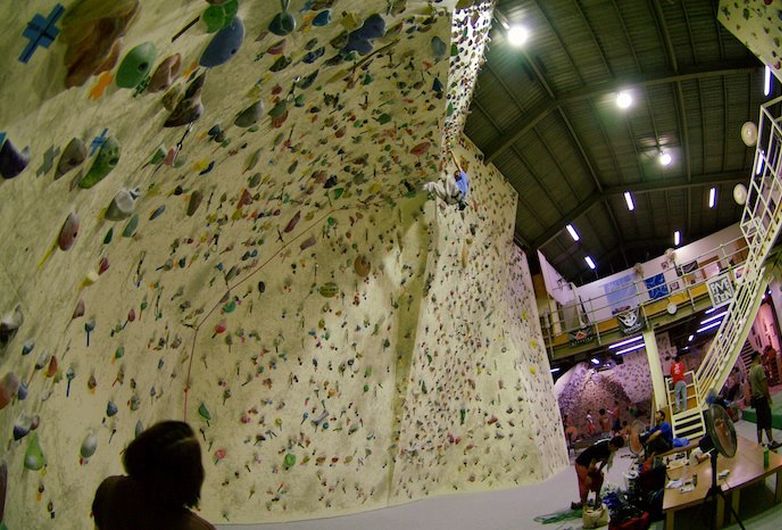 クラックス大阪 Climbersはクライミング ボルダリングをテーマにした総合webサイト