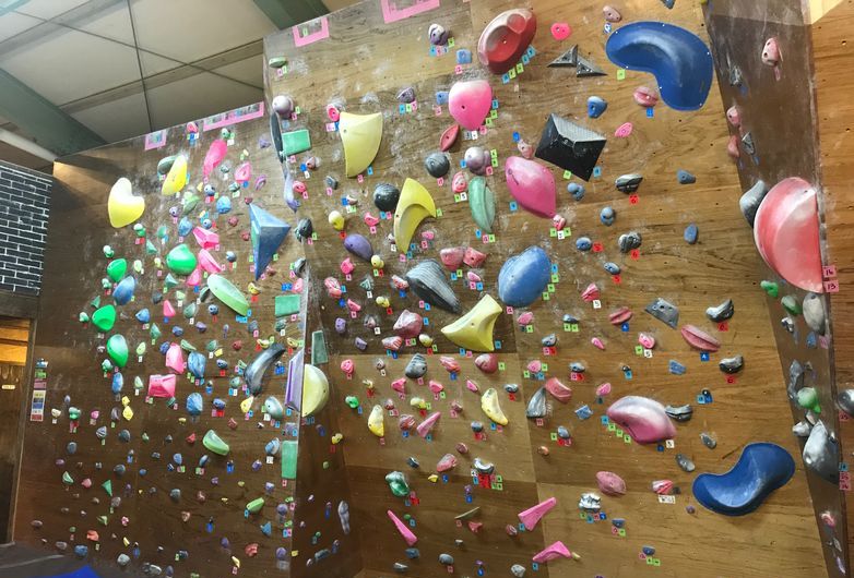 クライミングジムシエスタ 高井田店 Climbersはクライミング ボルダリングをテーマにした総合webサイト