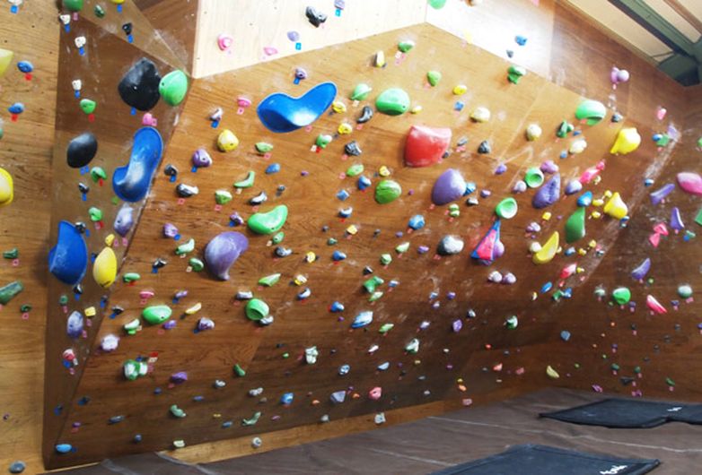 クライミングジムシエスタ 高井田店 Climbersはクライミング ボルダリングをテーマにした総合webサイト