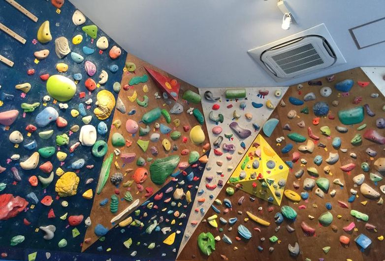 ボルダリングステージ Be Colorful Climbersはクライミング