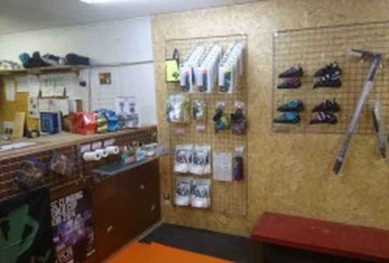 スハラクライミングジム 宝塚店 Climbersはクライミング ボルダリングをテーマにした総合webサイト